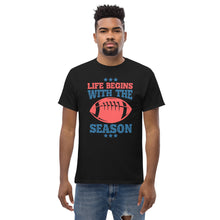 Lade das Bild in den Galerie-Viewer, T-Shirt &quot;Life Begins With The Season&quot;
