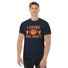 Lade das Bild in den Galerie-Viewer, T-Shirt &quot;I drink and draft&quot;
