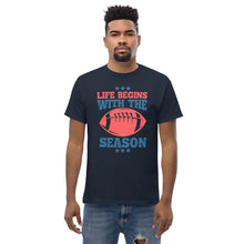 Lade das Bild in den Galerie-Viewer, T-Shirt &quot;Life Begins With The Season&quot;
