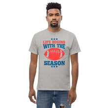 Lade das Bild in den Galerie-Viewer, T-Shirt &quot;Life Begins With The Season&quot;
